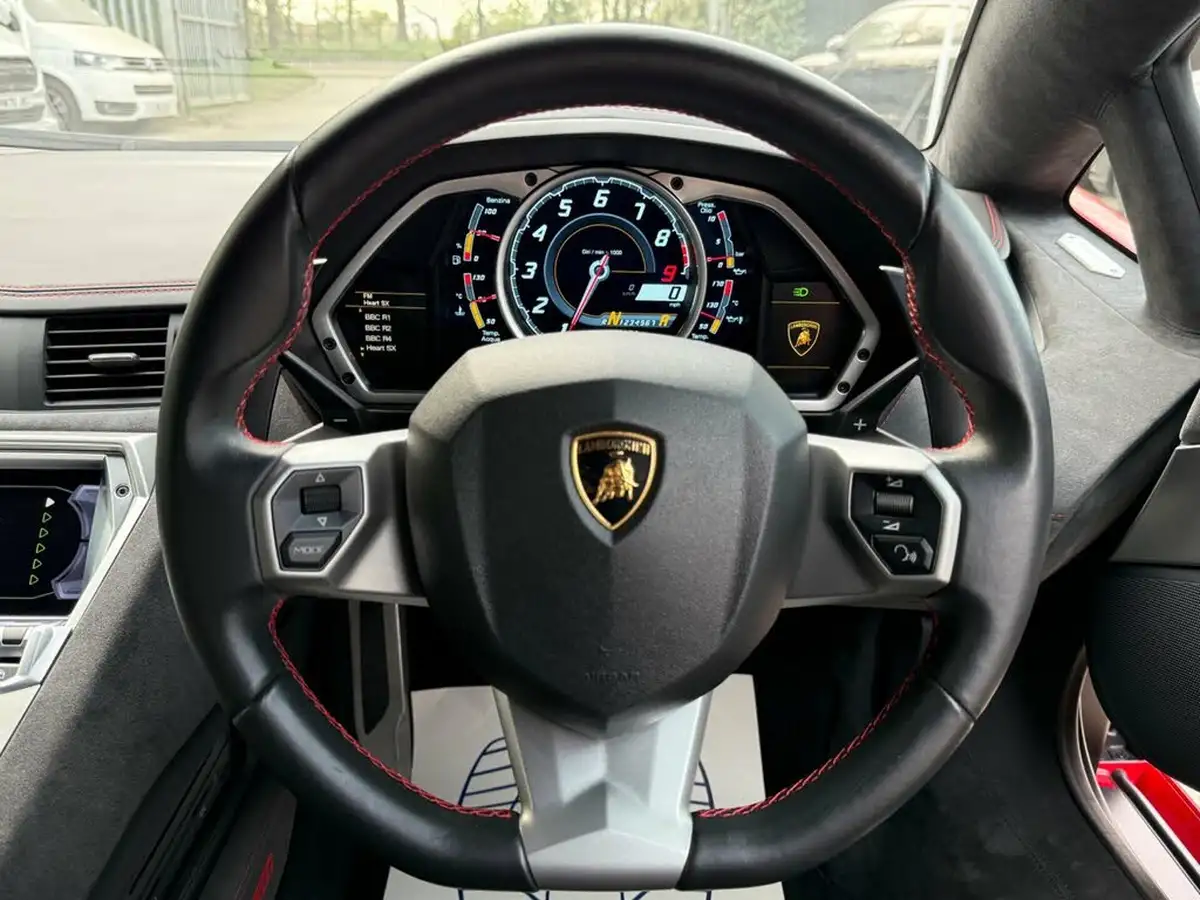 2015-lamborghini-aventador-65-lp-700-4-coupe-big-6