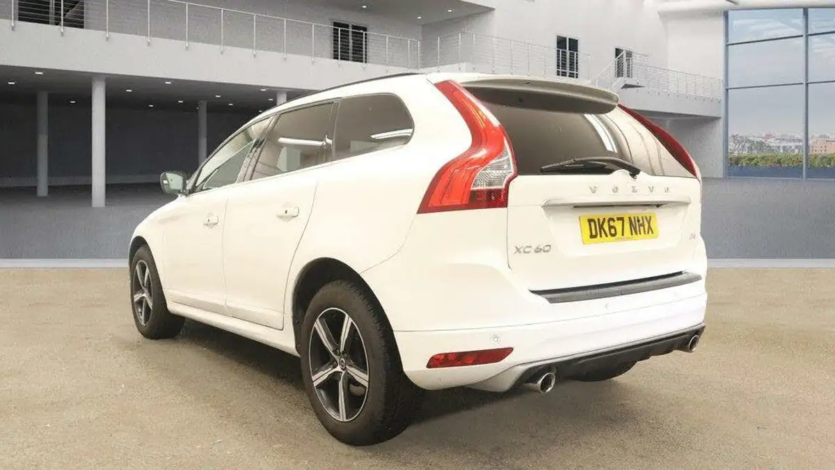 2017-volvo-xc60-20td-d4-r-design-nav-geartronic-big-3