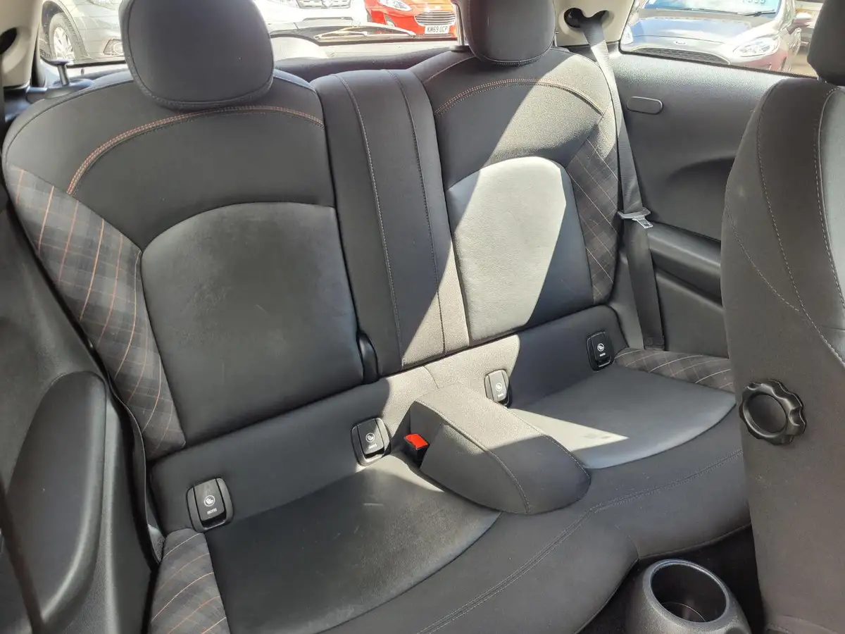2017-mini-cooper-15-cooper-seven-chili-3d-big-15
