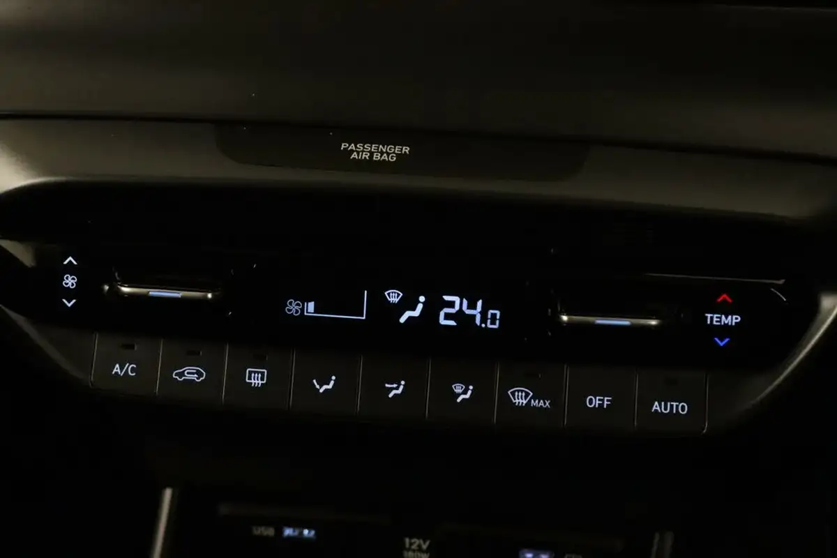 2023-hyundai-bayon-10-t-gdi-premium-100ps-dct-big-22