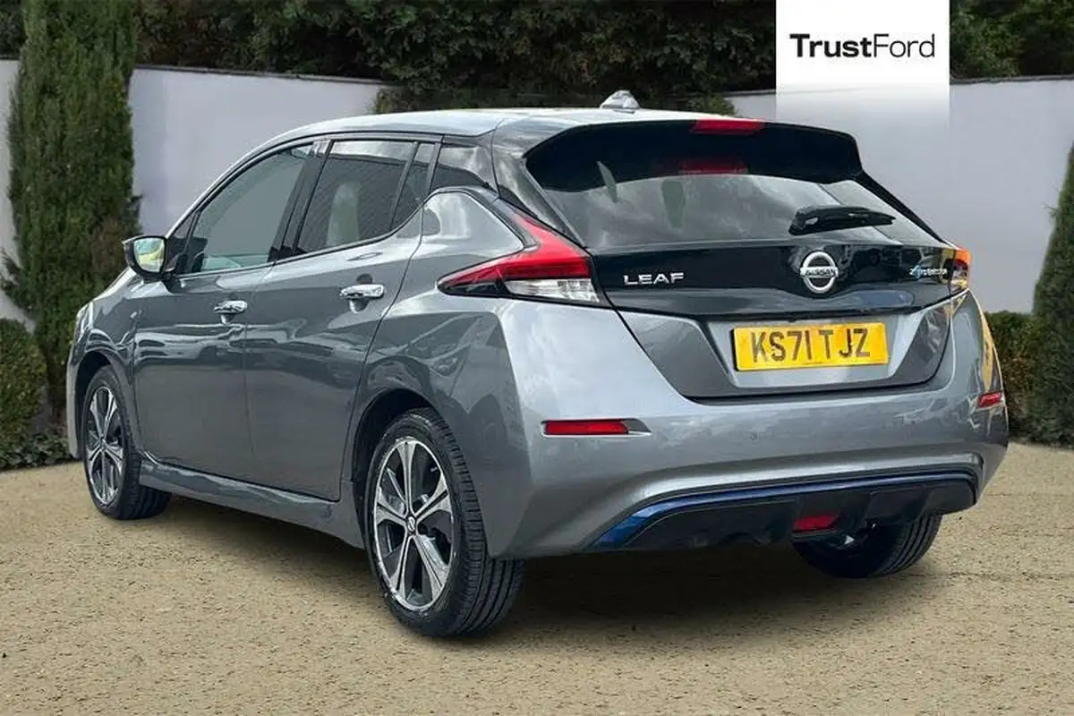 2022-nissan-leaf-e-tekna-big-1