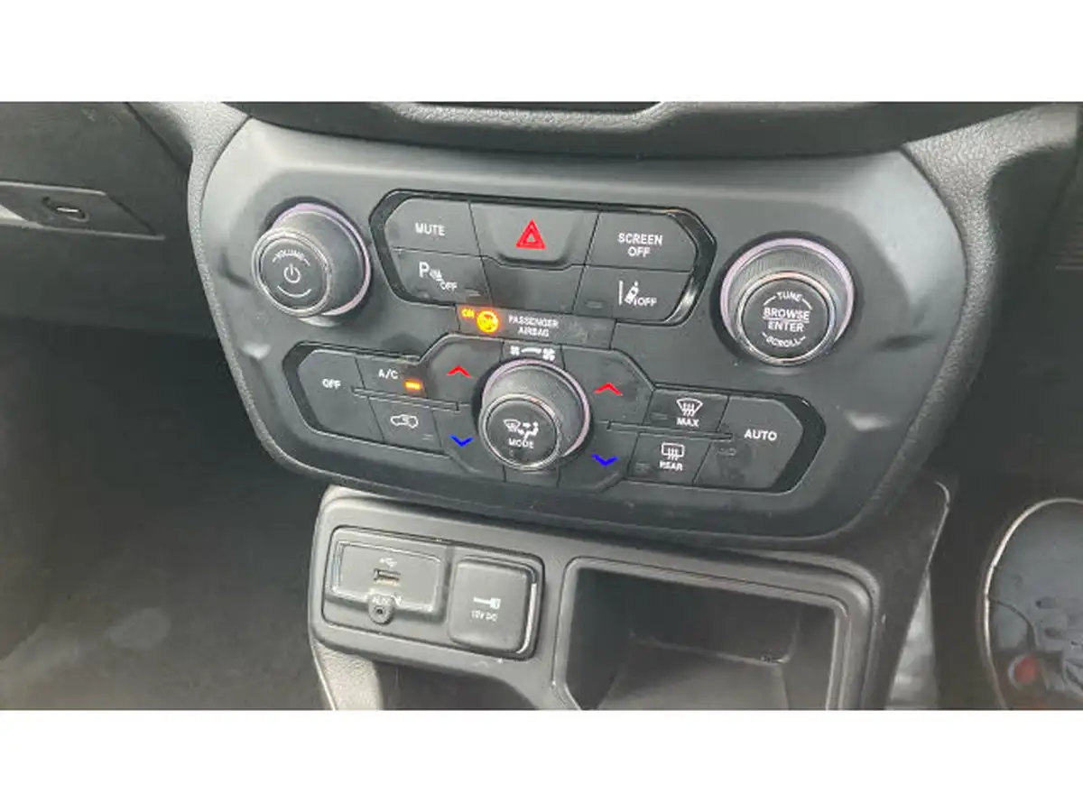 2021-jeep-renegade-10-gse-night-eagle-big-22