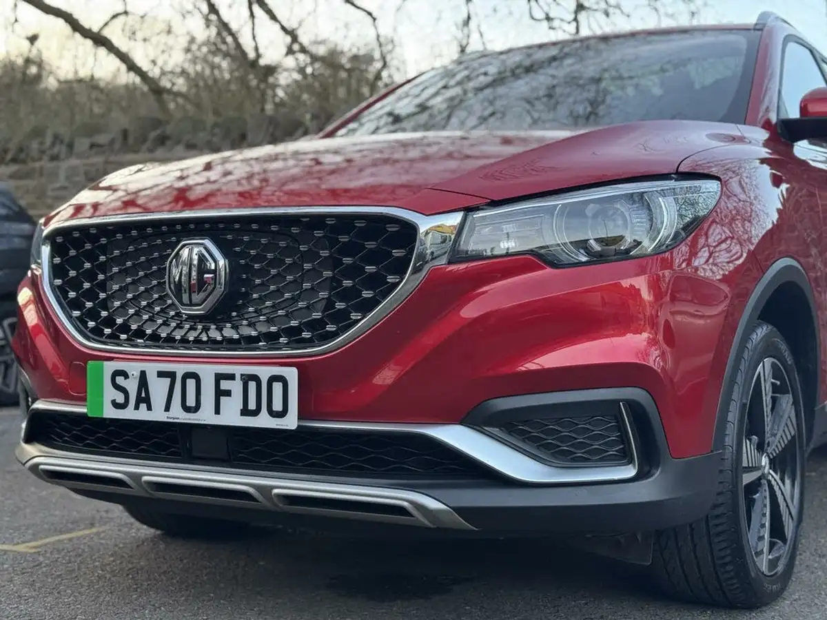 2020-mg-zs-suv-e-exclusive-ev-big-5