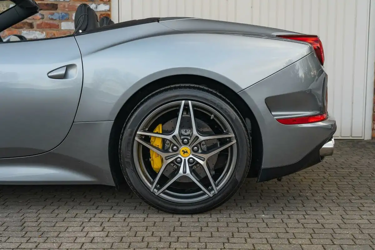 2016-ferrari-california-39-t-big-16