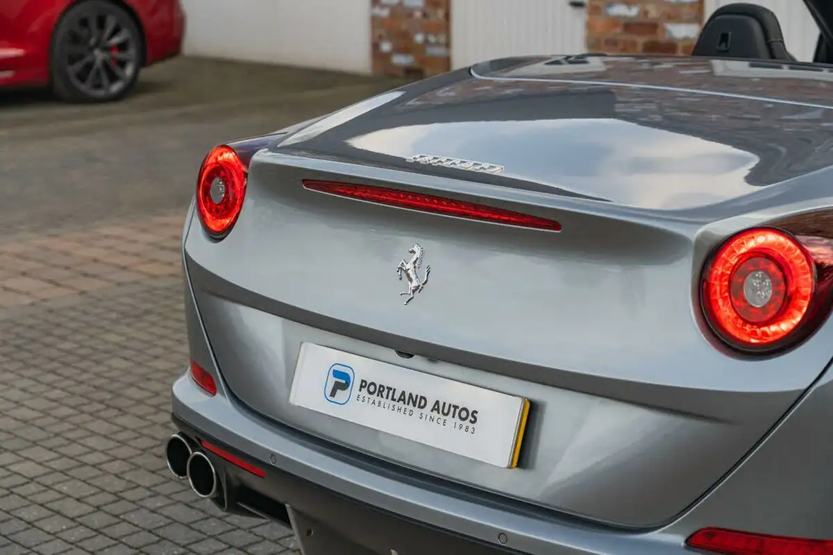 2016-ferrari-california-39-t-big-20