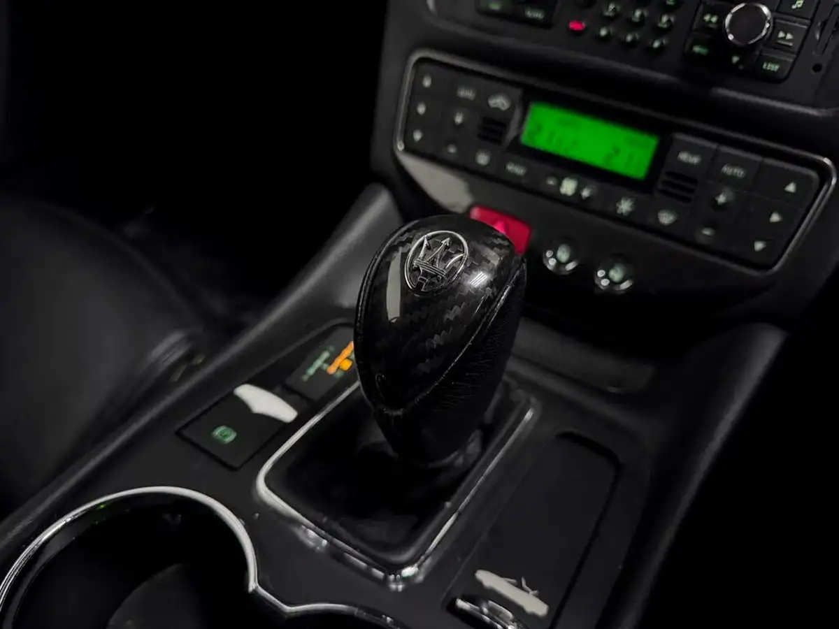 2015-maserati-grancabrio-47-sport-big-24