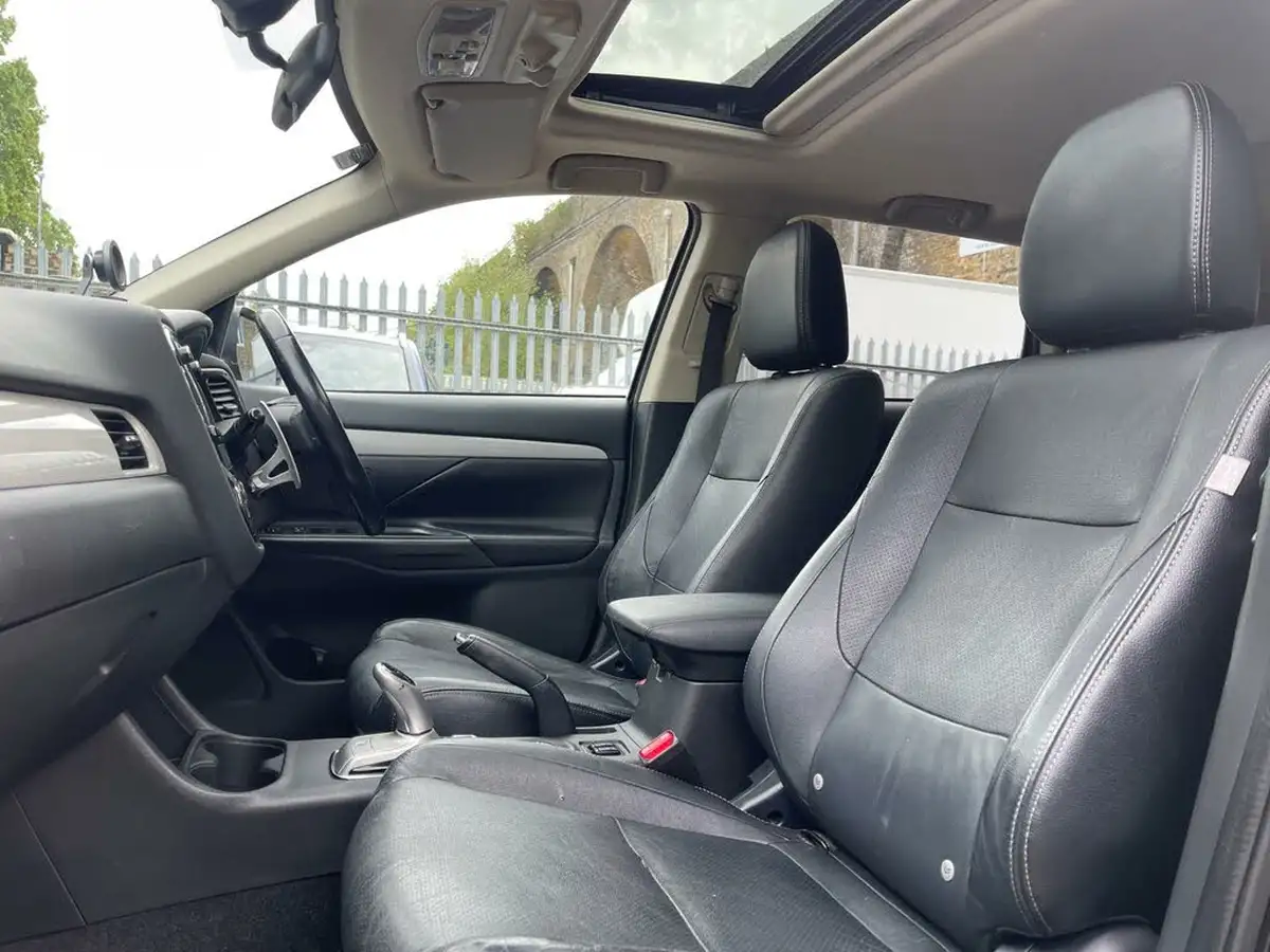 2014-mitsubishi-outlander-20-gx4h-big-18