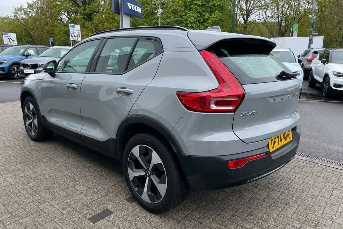2024-volvo-xc40-20-b4-plus-big-8