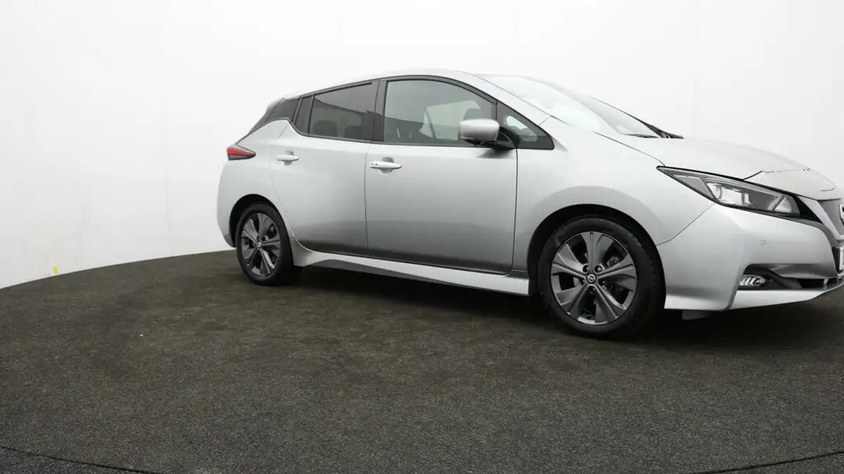 2021-nissan-leaf-e-tekna-big-37