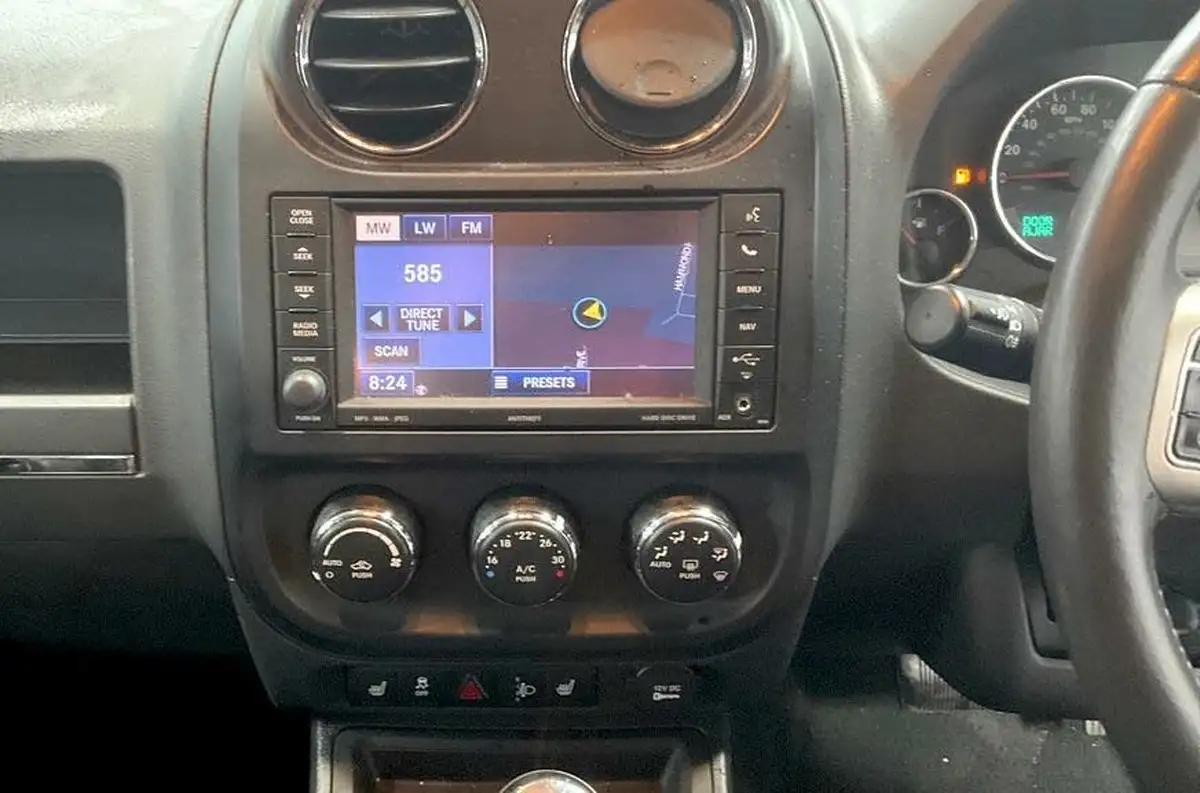 2012-jeep-compass-24-limited-big-7