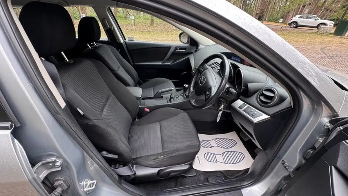 2013-mazda-mazda3-16-tamura-auto-big-2