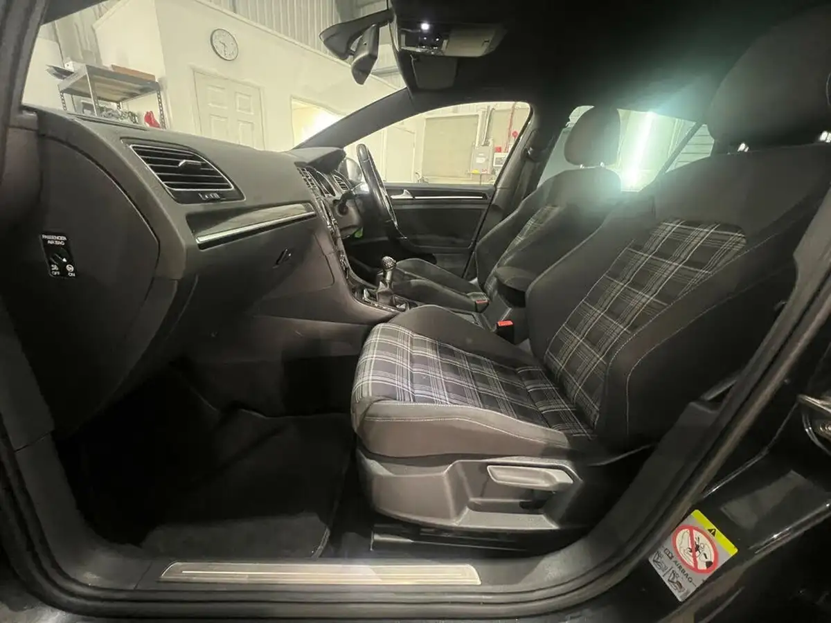 2013-volkswagen-golf-20tdi-gtd-5d-big-10