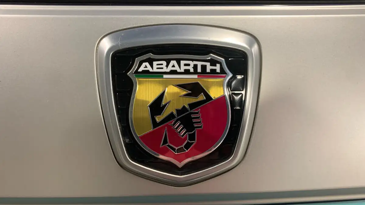 2018-abarth-695c-14-tjet-rivale-182ps-mta-big-25