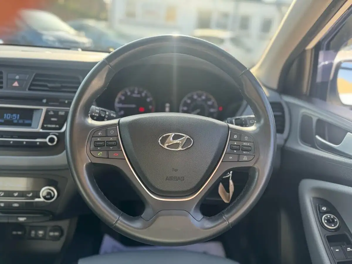 2016-hyundai-i20-14-premium-big-10