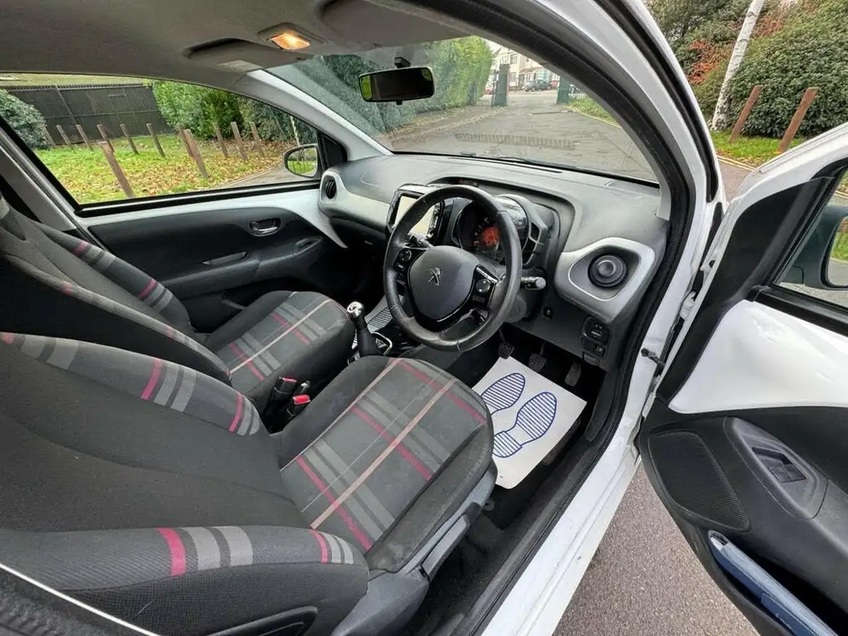 2014-peugeot-108-12-allure-vti-puretech-hatchback-5d-big-27