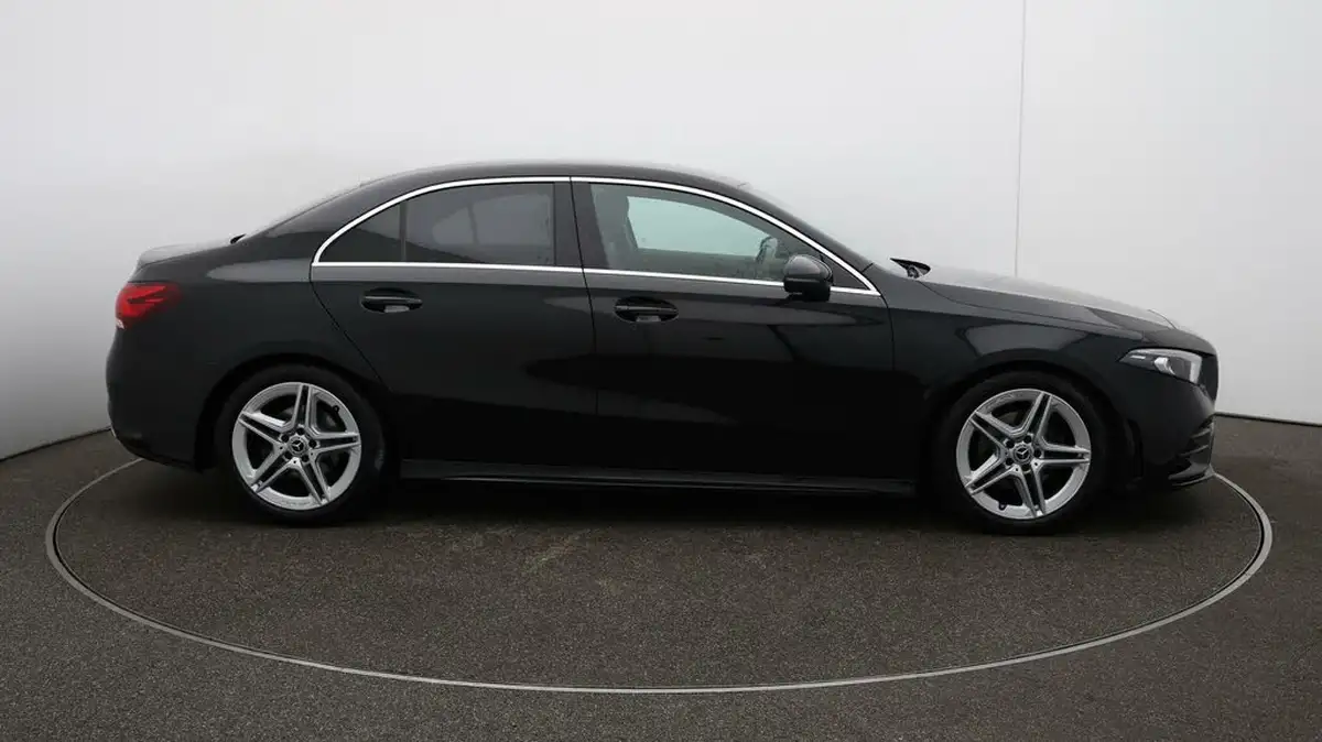 2020-mercedes-benz-a-class-13-a200-amg-line-saloon-4d-7g-dct-big-39