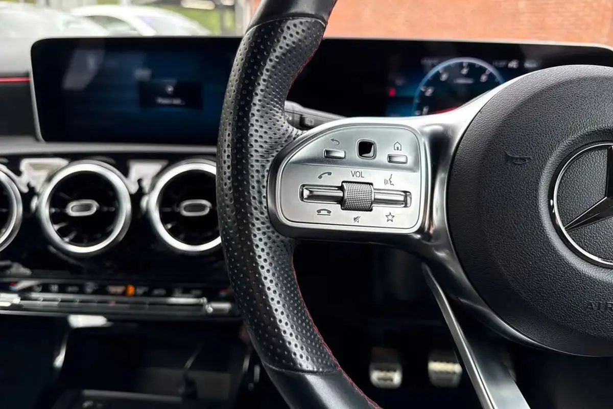 2019-mercedes-benz-a-class-13-a200-amg-line-executive-hatchback-5d-big-29