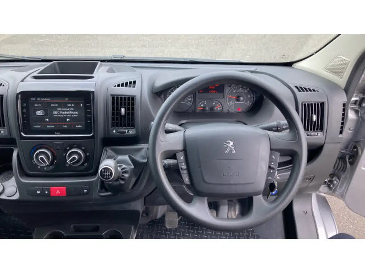 2023-peugeot-boxer-22-bluehdi-professional-premium-335-l3h2-panel-big-9