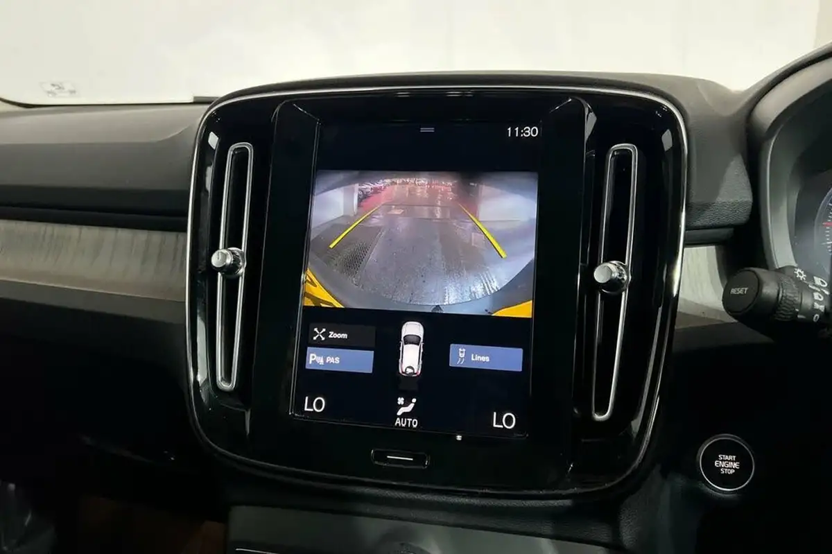 2019-volvo-xc40-20-t4-inscription-awd-big-12