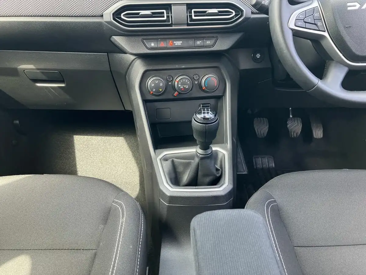 2023-dacia-sandero-10-tce-expression-100bhp-bi-fuel-big-16