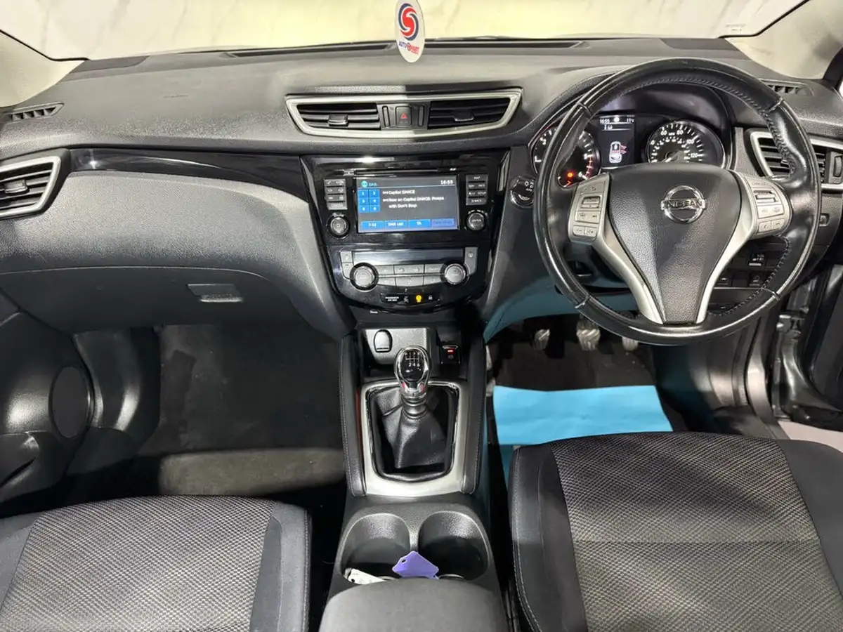 2015-nissan-qashqai-15dci-acenta-premium-big-12