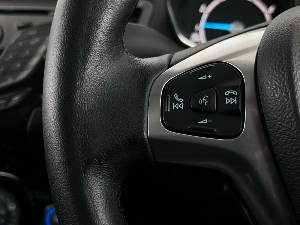 2016-ford-fiesta-125-zetec-5d-big-14