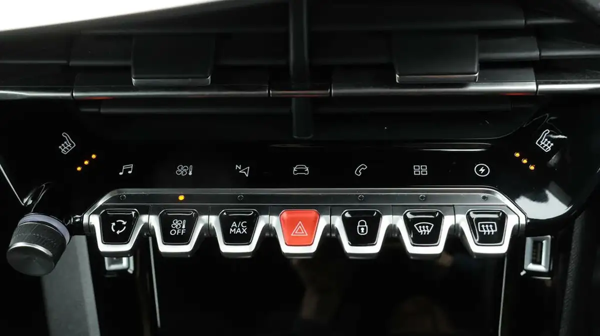 2022-peugeot-2008-suv-e-gt-premium-big-26