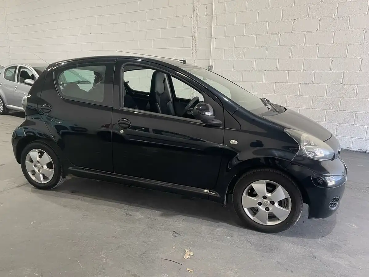 2010-toyota-aygo-10-aygo-black-ac-5d-big-7