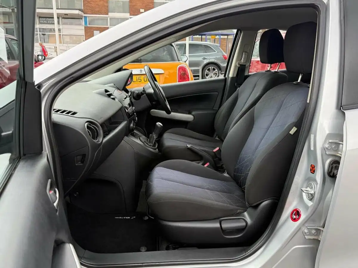 2011-mazda-mazda2-13-tamura-5d-big-18