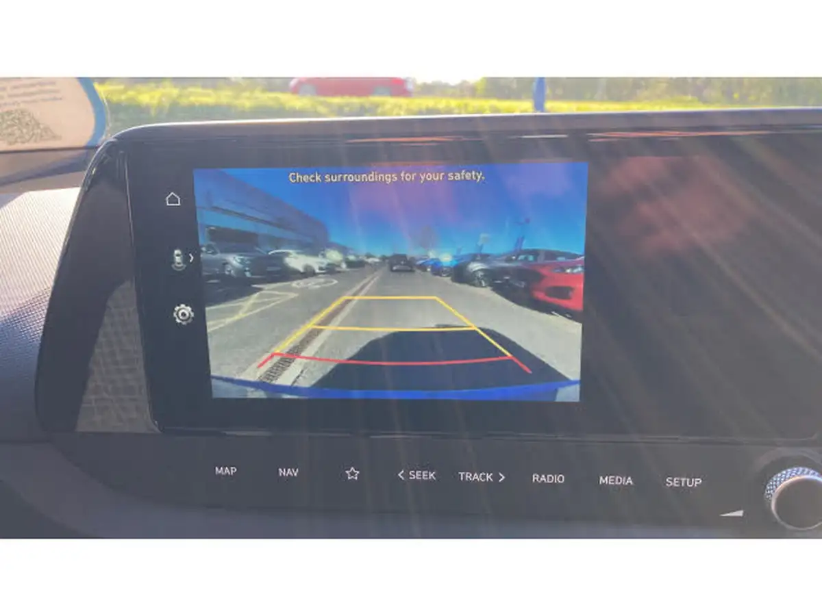 2022-hyundai-i20-10-t-gdi-premium-eclutch-imt-big-33