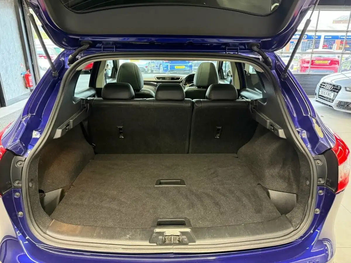 2014-nissan-qashqai-16dci-tekna-4x4-big-24