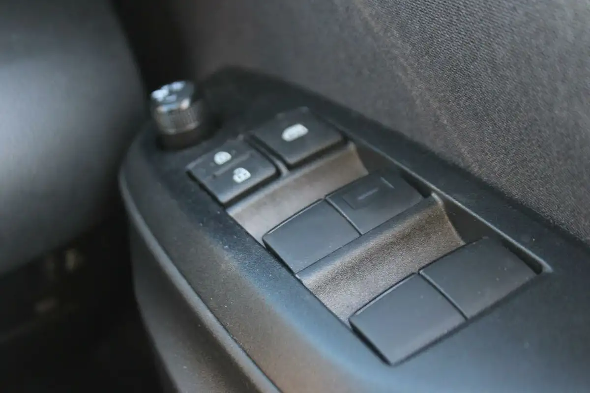 2022-toyota-yaris-15-vvt-i-design-big-29