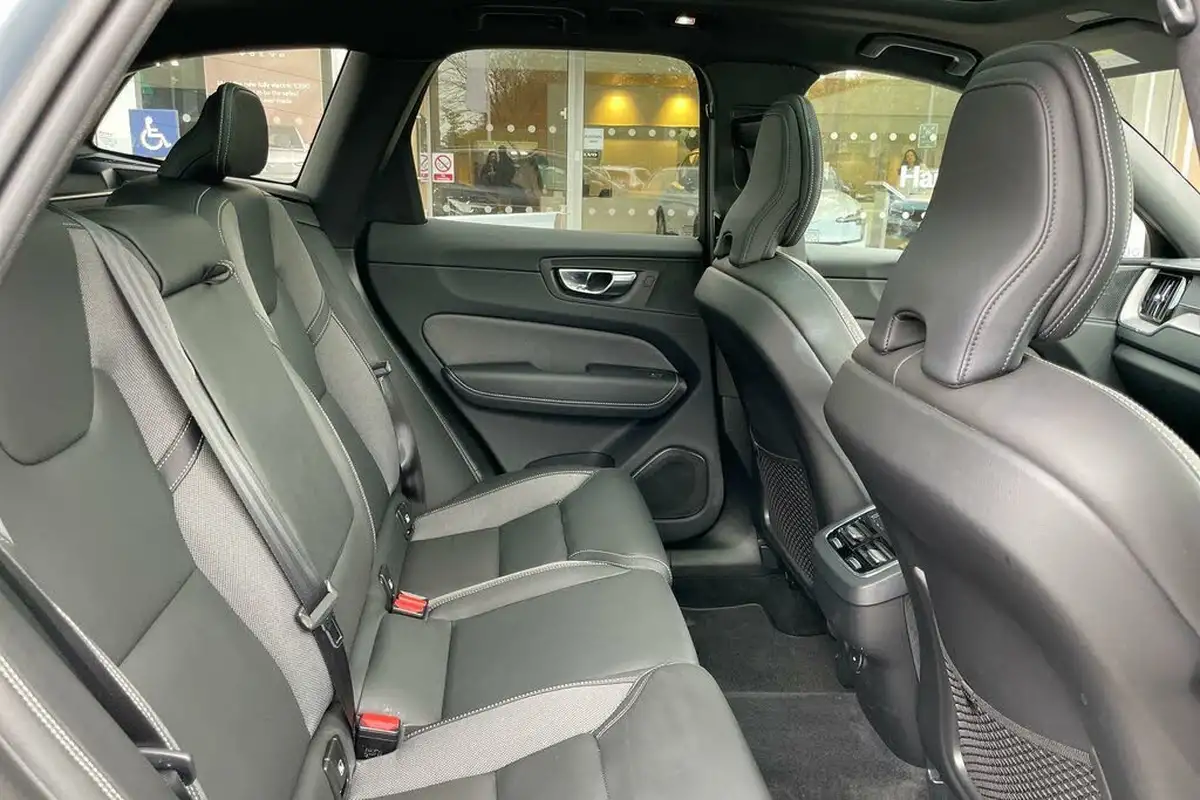 2022-volvo-xc60-20td-b4-r-design-pro-big-21