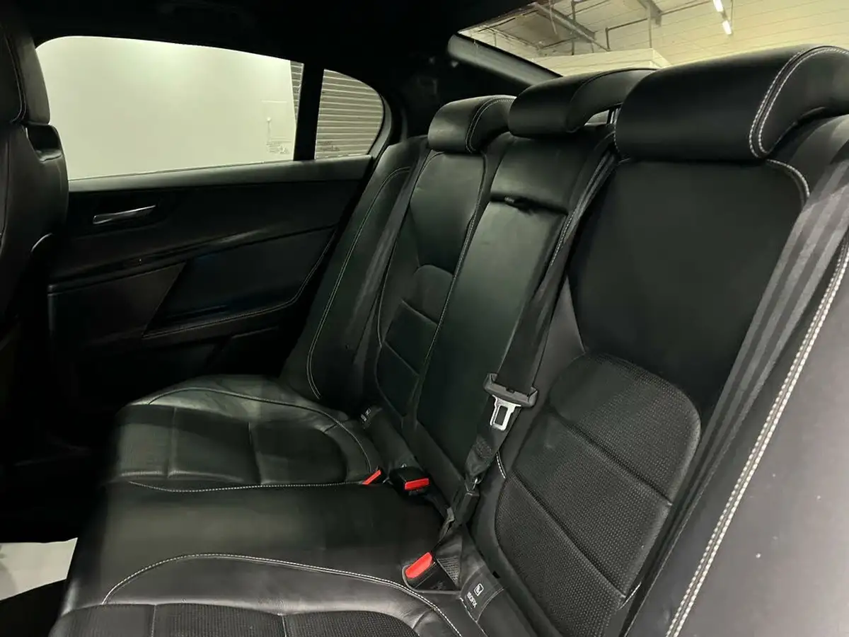 2015-jaguar-xe-20td-r-sport-180ps-big-49