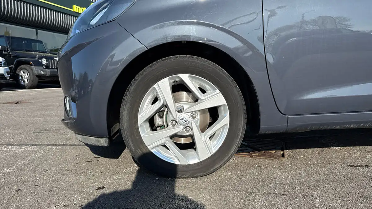 2023-hyundai-i10-10-se-connect-big-16