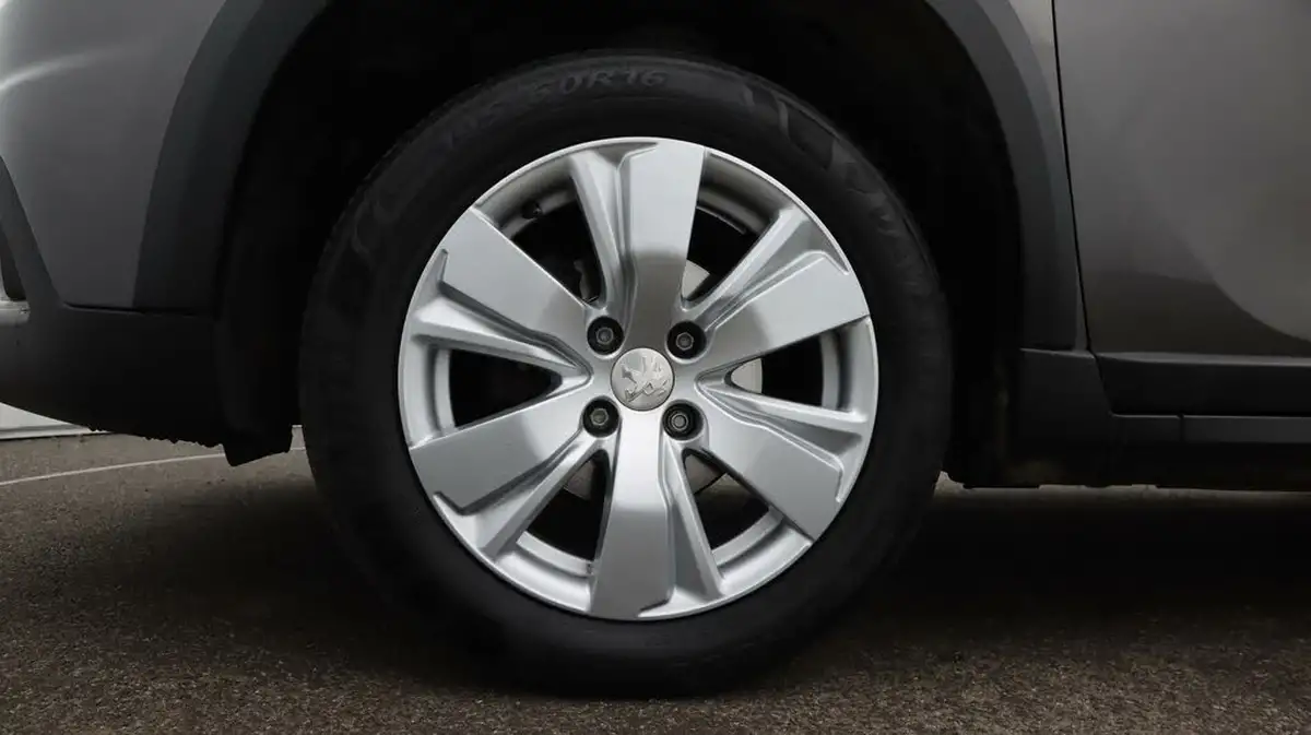 2019-peugeot-2008-suv-12-puretech-signature-82bhp-big-18