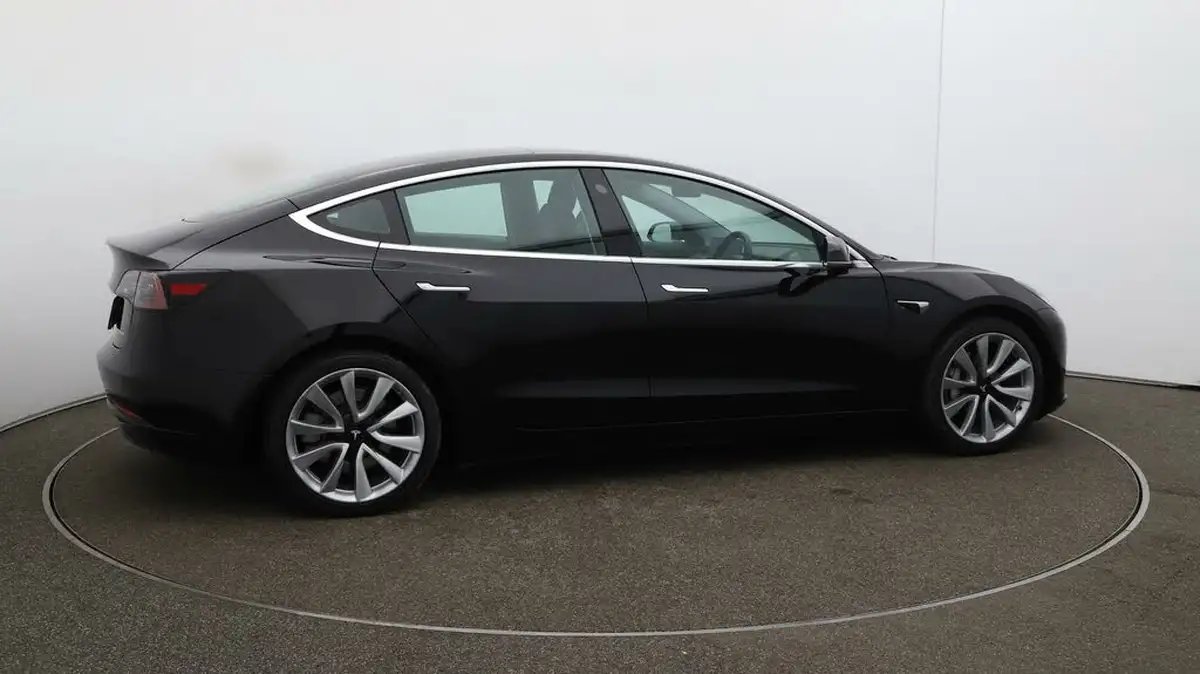 2020-tesla-model-3-e-long-range-big-44