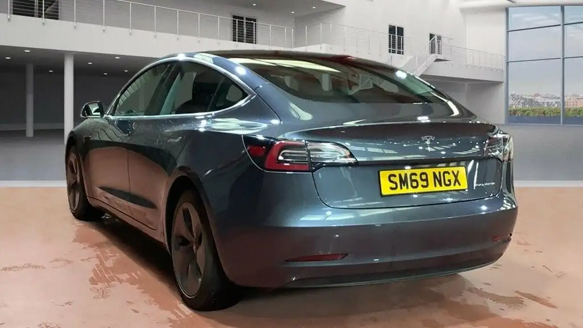 2020-tesla-model-3-e-long-range-big-6