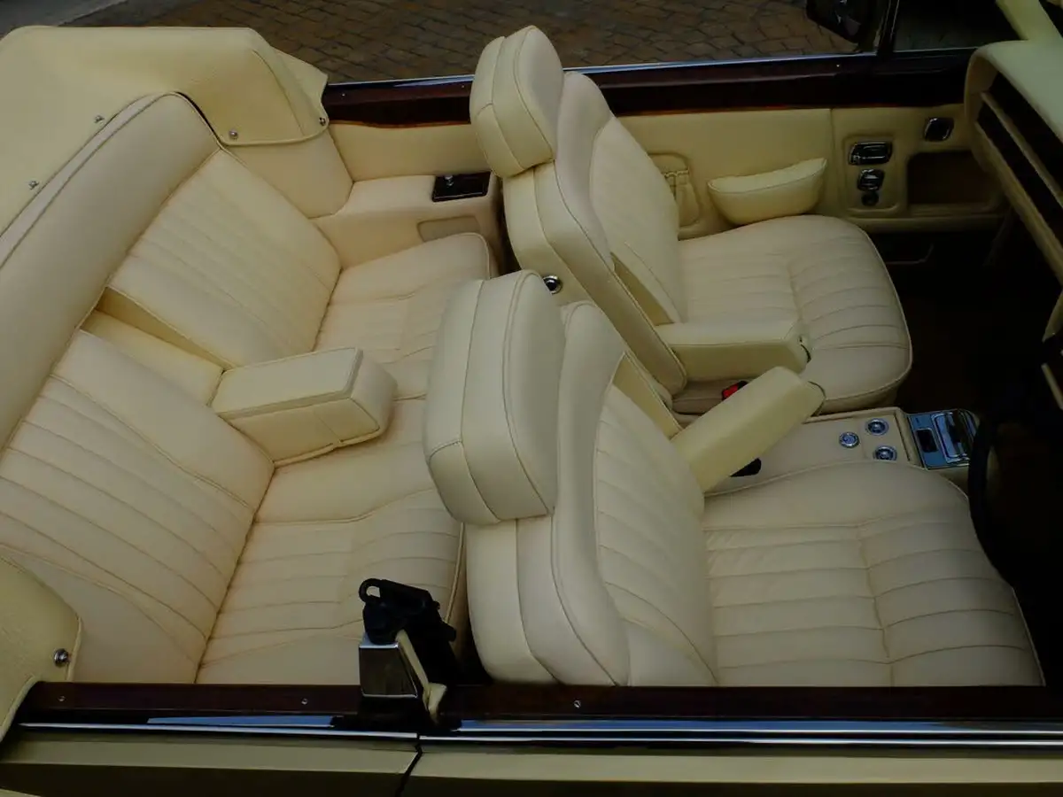 1985-rolls-royce-corniche-68-big-18