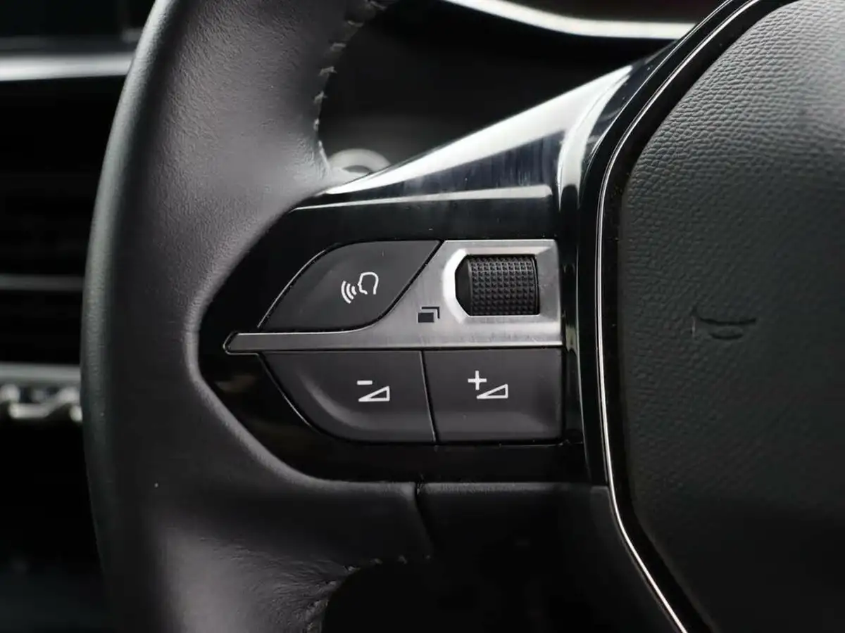 2022-peugeot-208-12-puretech-allure-premium-100bhp-big-15