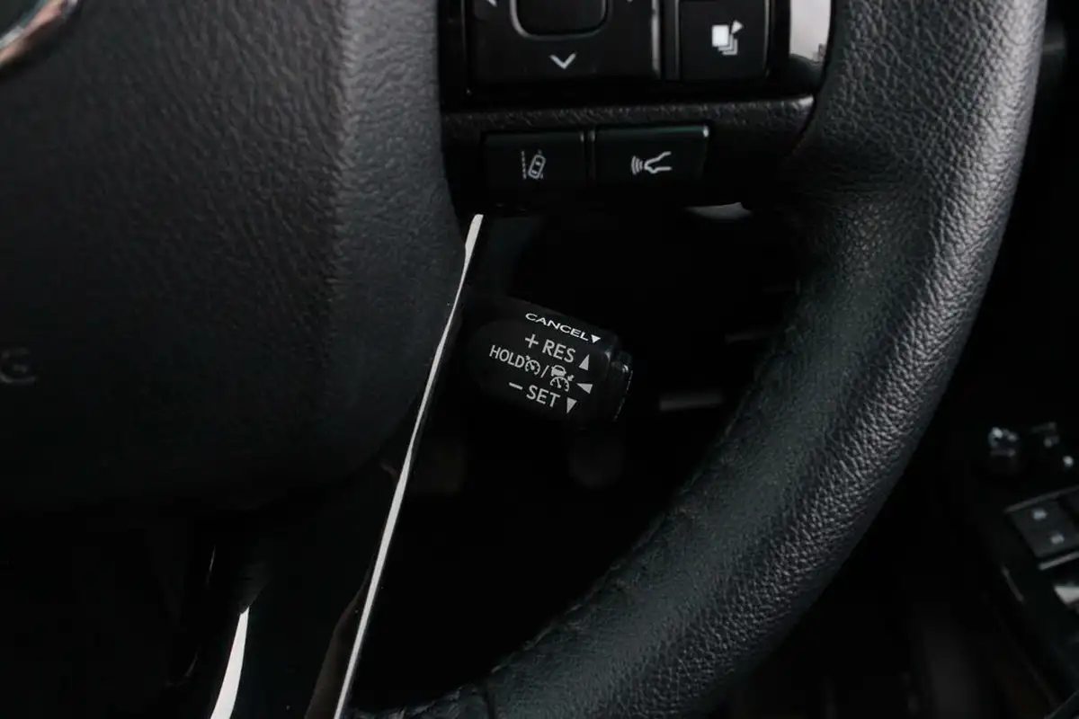 2023-toyota-hi-lux-28d-4d-invincible-x-2754cc-auto-big-26