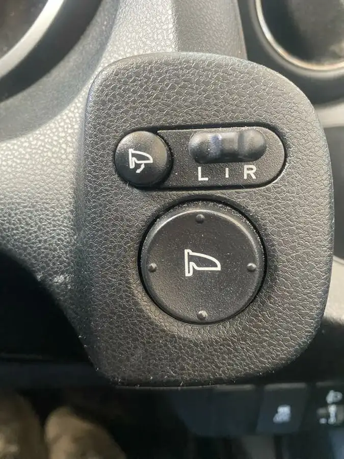 2012-honda-jazz-14-es-cvt-big-24