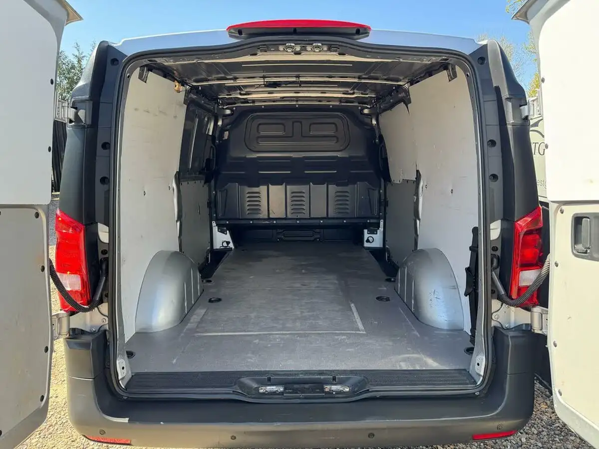 2017-mercedes-benz-vito-16cdi-111cdi-panel-long-big-9