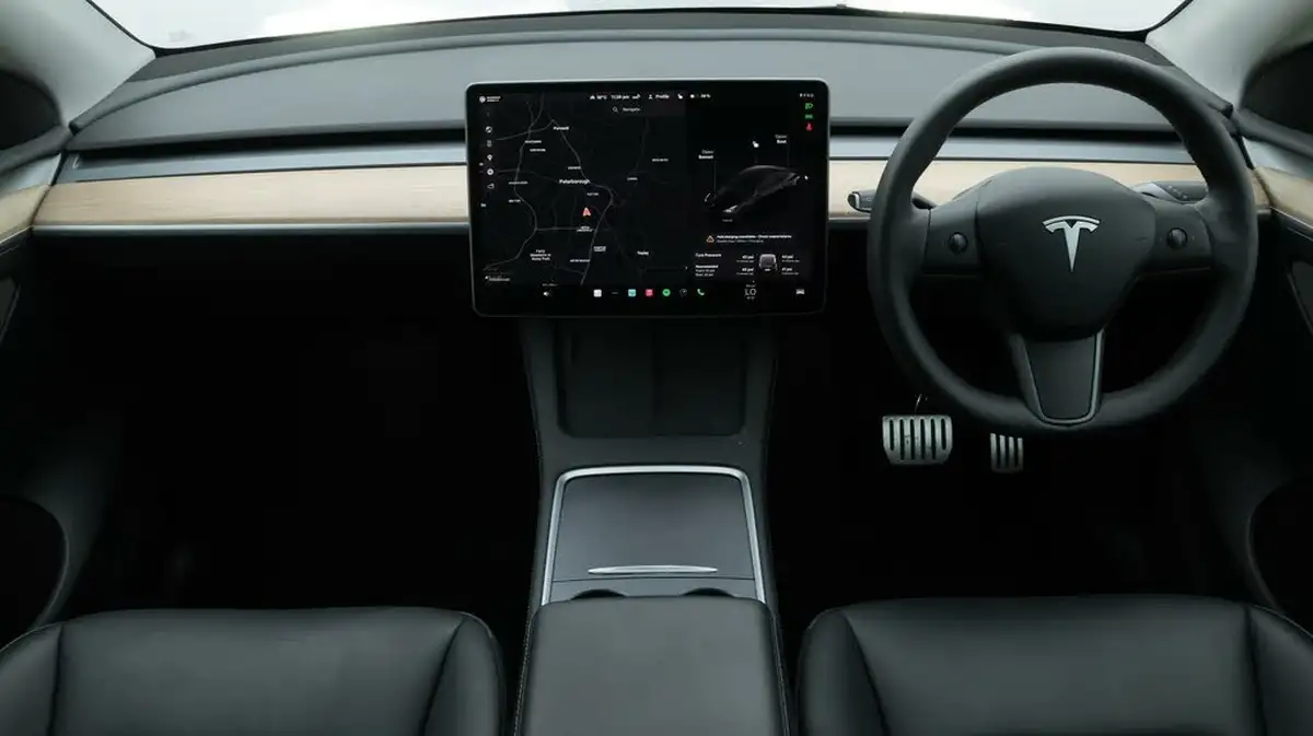 2023-tesla-model-y-e-performance-big-13