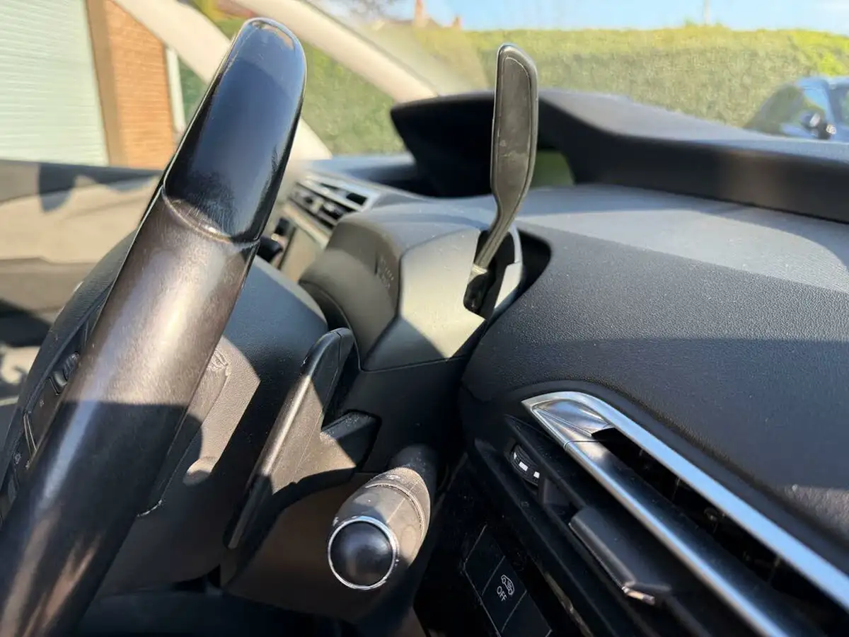 2015-citroen-grand-c4-picasso-16bluehdi-exclusive-eat6-big-59