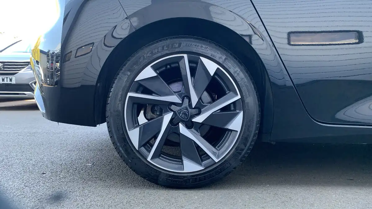 2022-peugeot-308-12-puretech-allure-premium-eat8-big-15