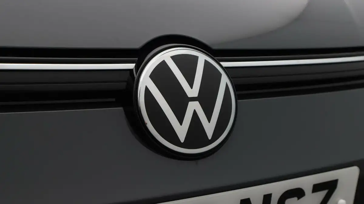 2022-volkswagen-golf-15-tsi-r-line-150ps-hatchback-big-22