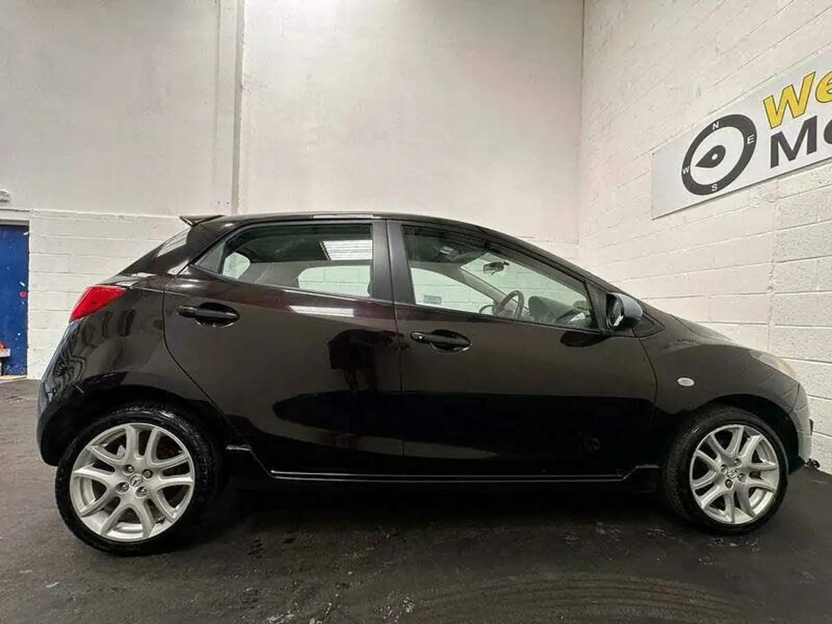 2011-mazda-mazda2-13-tamura-5d-big-18