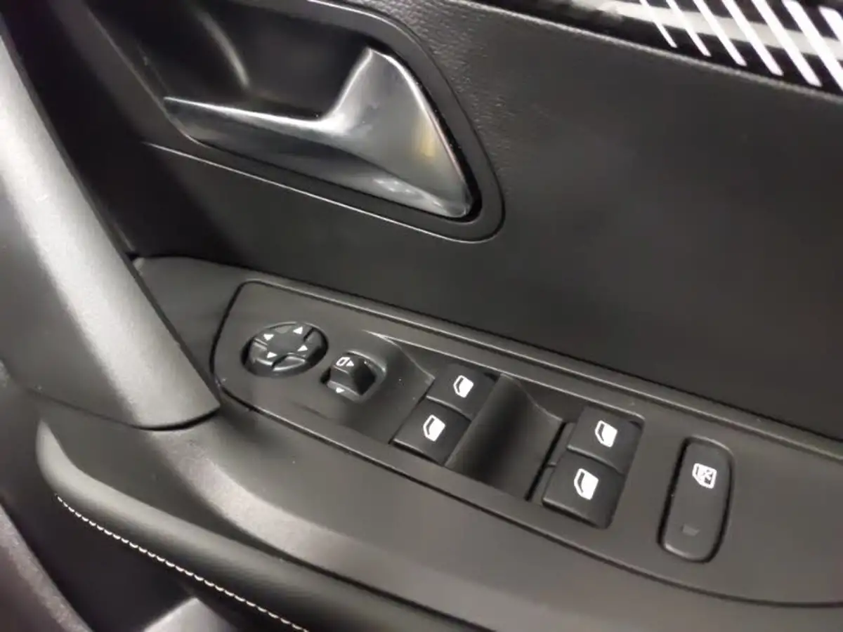 2024-peugeot-2008-suv-12-puretech-allure-130ps-big-11