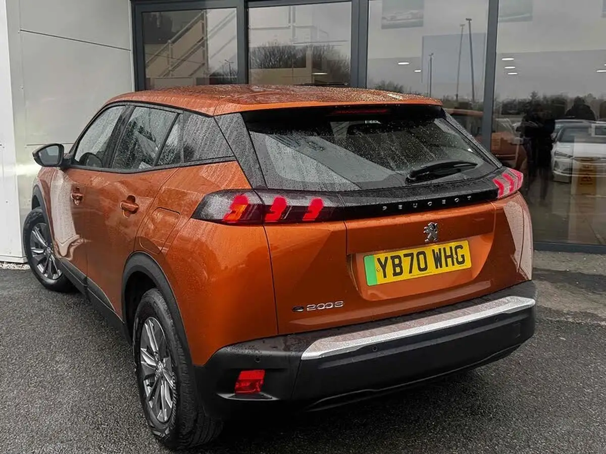 2021-peugeot-2008-suv-e-active-big-16